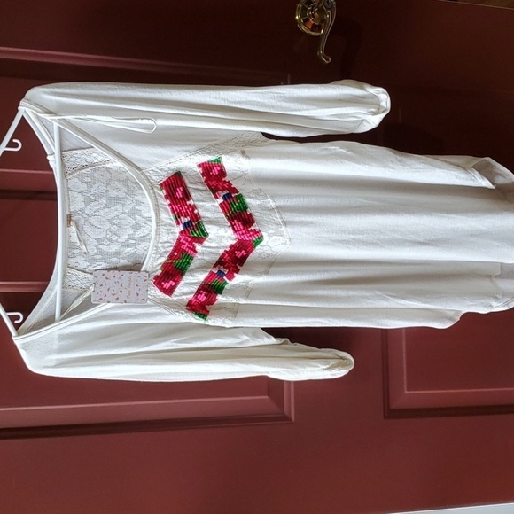 Free People creme blouse  red needlework stripe Lace inset Hi Lo Size medium NWT - Picture 2 of 14